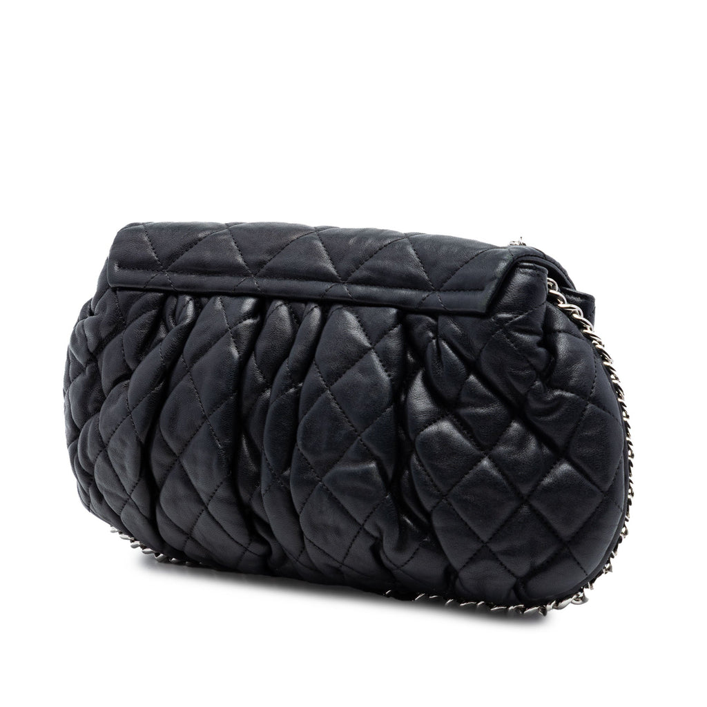 Chanel CC Matelassé Cuir d’agneau Sac rond à chaîne à rabat