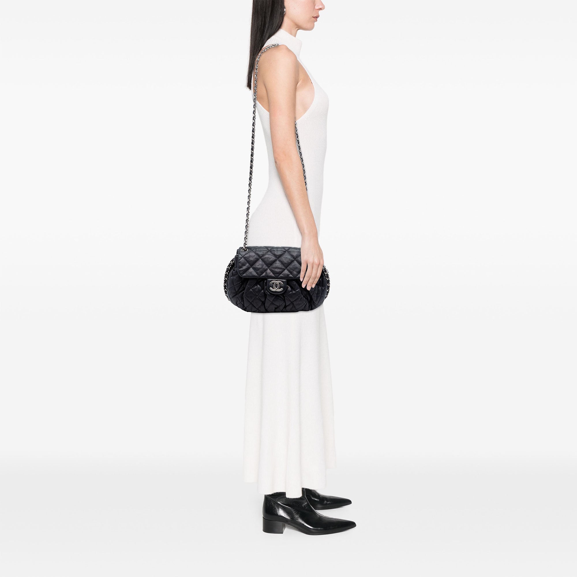 Chanel CC Matelassé Cuir d’agneau Sac rond à chaîne à rabat