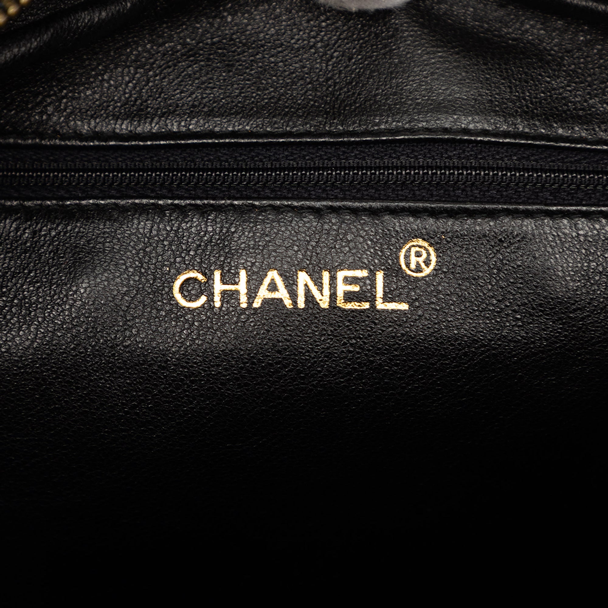 Chanel Medium CC Matelassé Cuir d’agneau Pompon Sac caméra