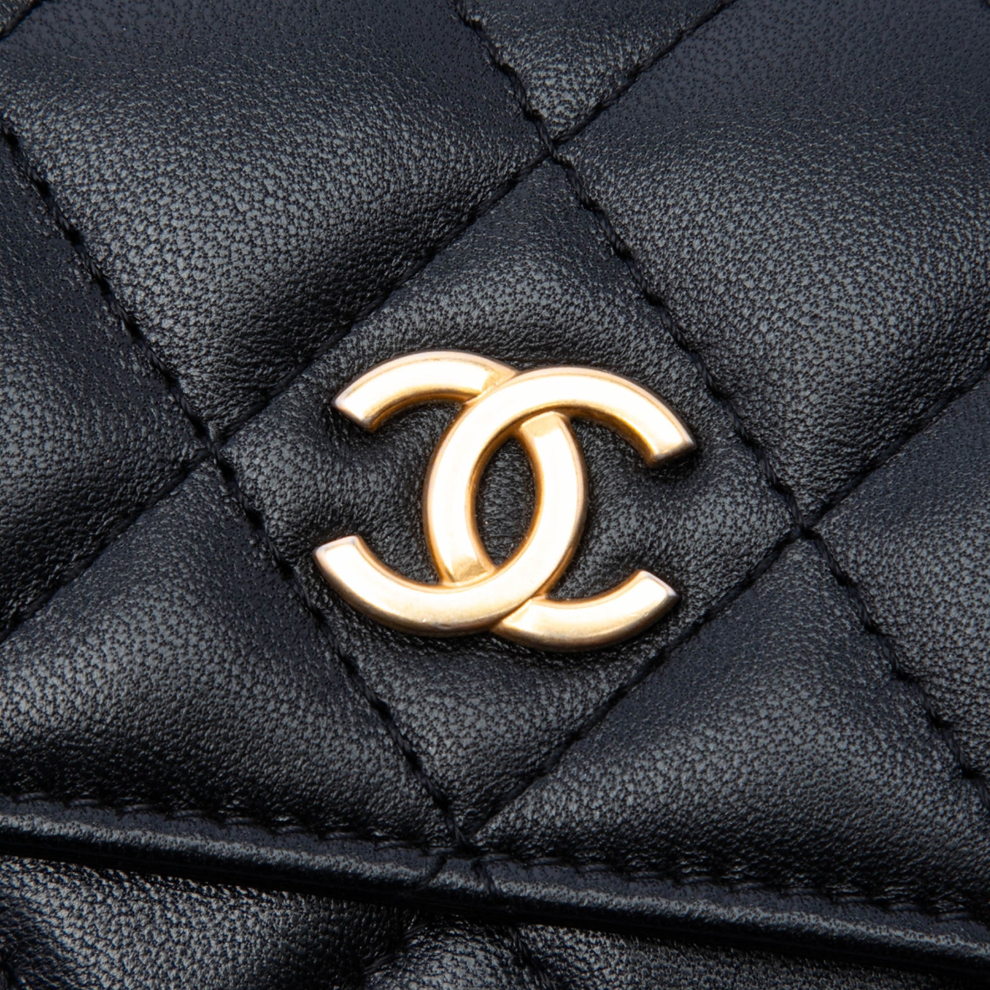 Chanel Matelassé Cuir d’agneau Romance Card Holder On Chain