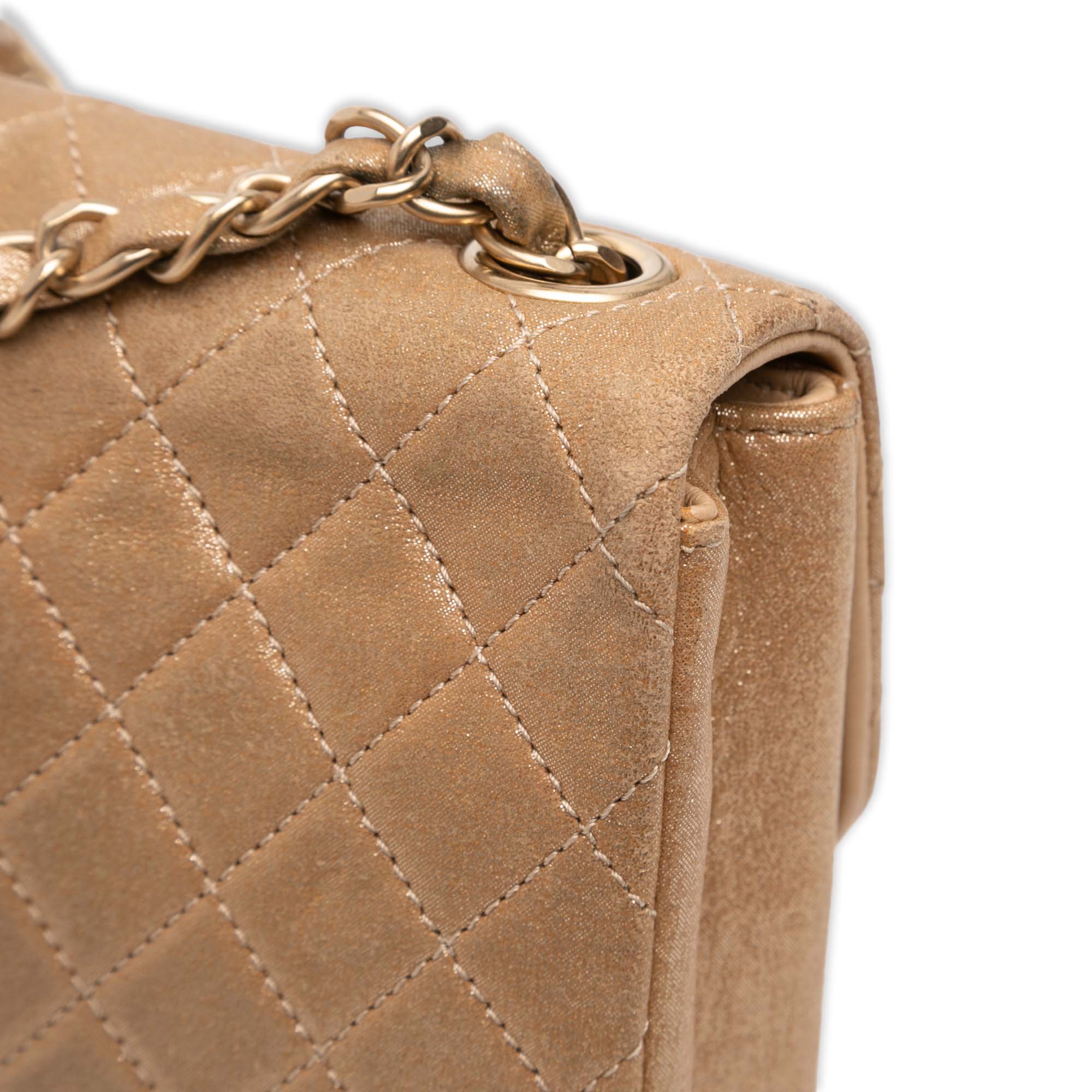 Chanel Small Matelassé Iridescent Cuir d’agneau Perle CC Cristal à rabat