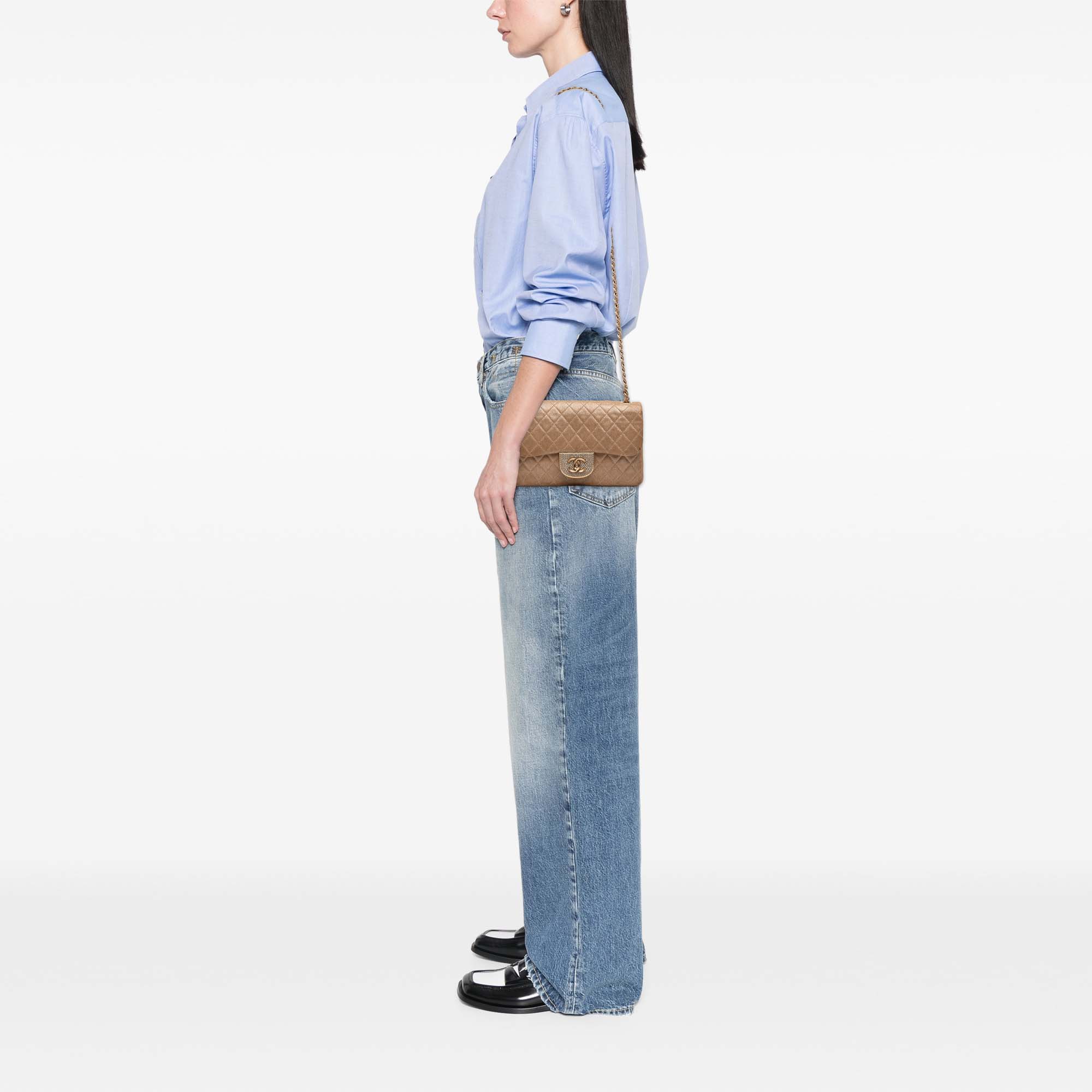 Chanel Small Matelassé Iridescent Cuir d’agneau Perle CC Cristal à rabat