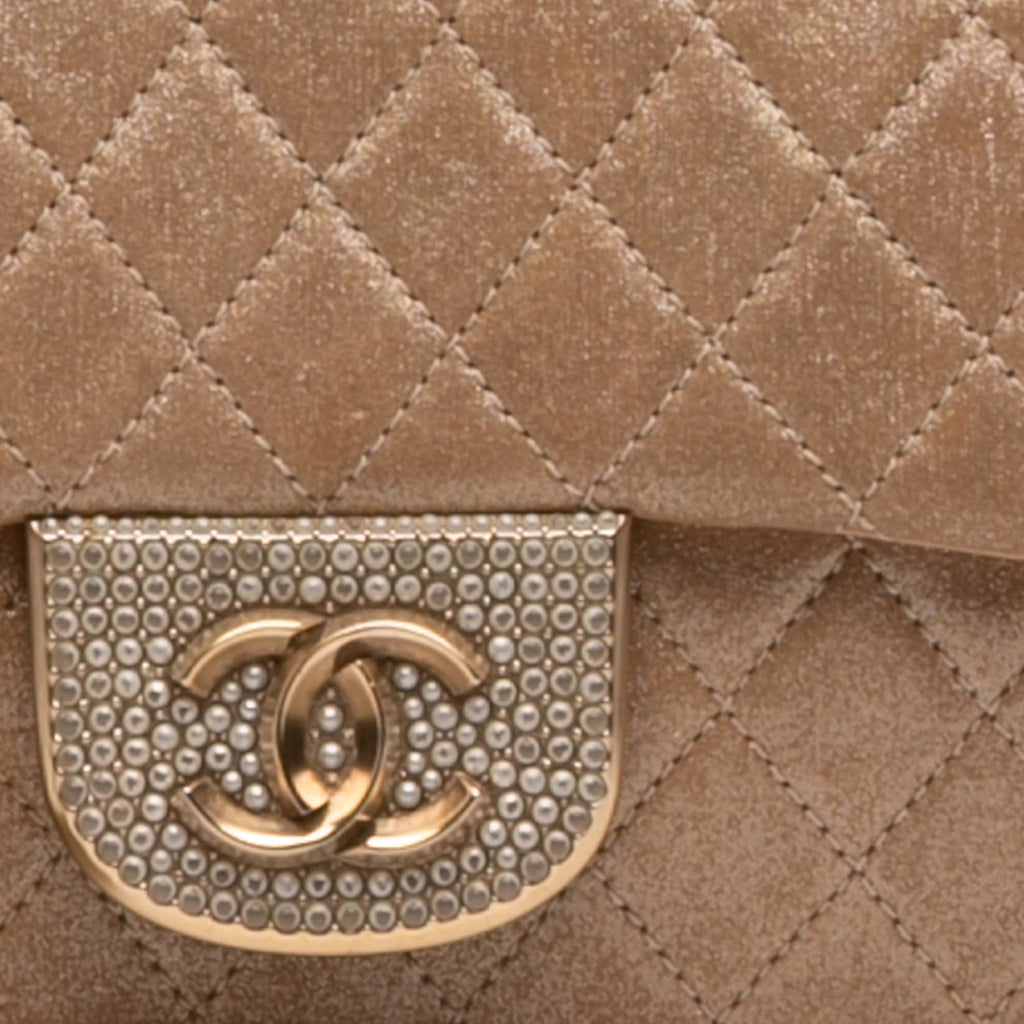 Chanel Small Matelassé Iridescent Cuir d’agneau Perle CC Cristal à rabat