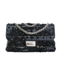 Chanel Cuir verni à finitions Sequinsed Satin Reissue 2.55 Simple rabat 225