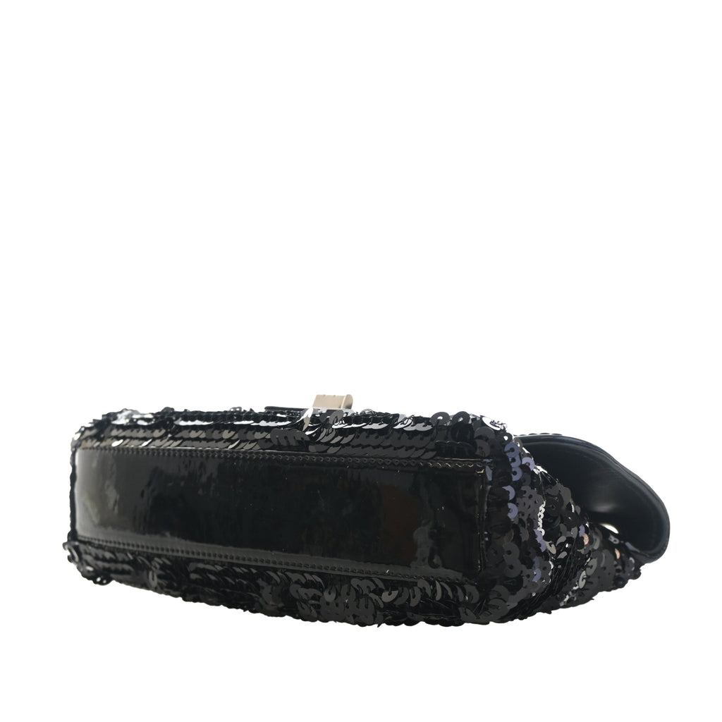 Chanel Cuir verni à finitions Sequinsed Satin Reissue 2.55 Simple rabat 225