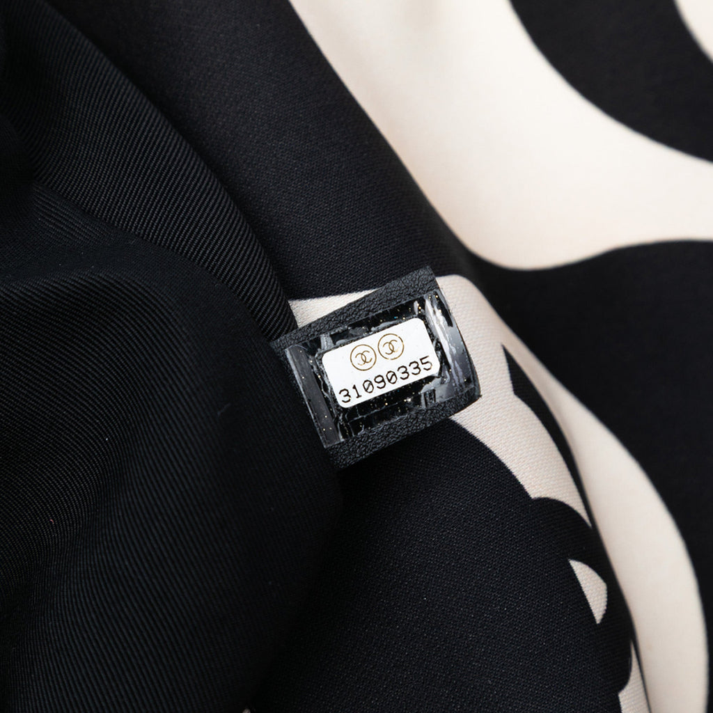 Chanel Large Printed Soie 19 à rabat