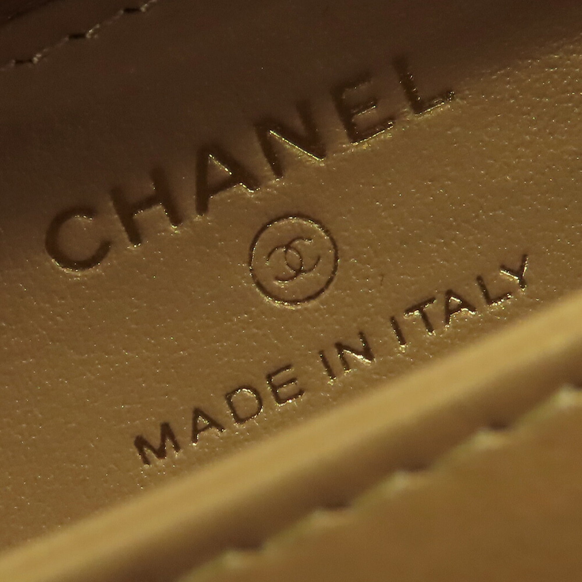 Chanel Extra Mini CC Matelassé Golden Plate Vanity Sac porté croisé