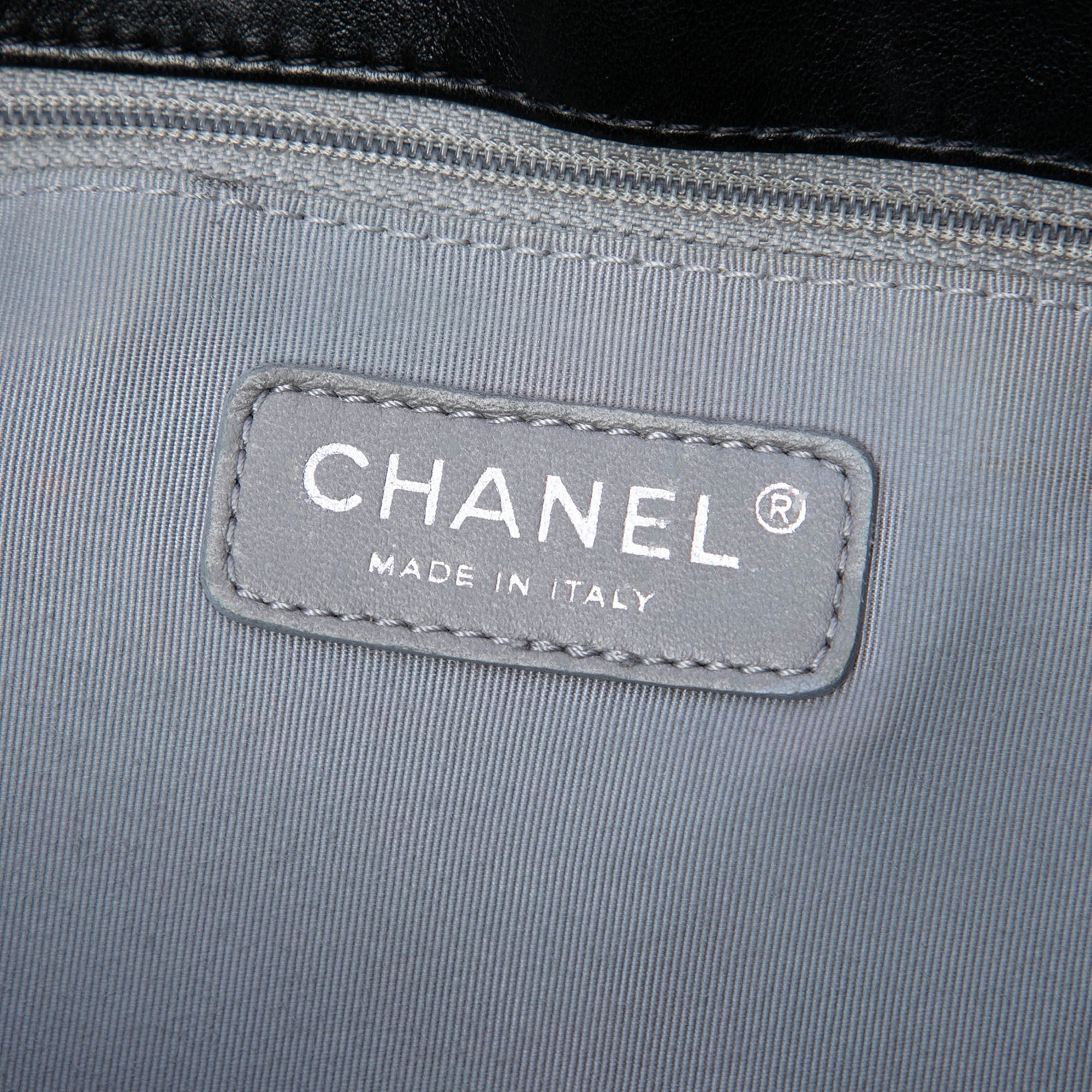 Chanel Small Cuir verni Lipstick Cabas