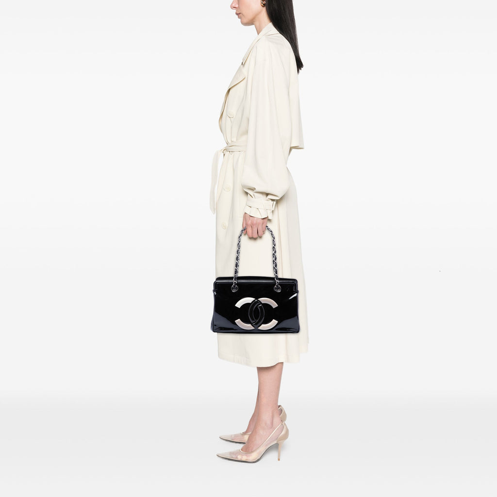 Chanel Small Cuir verni Lipstick Cabas