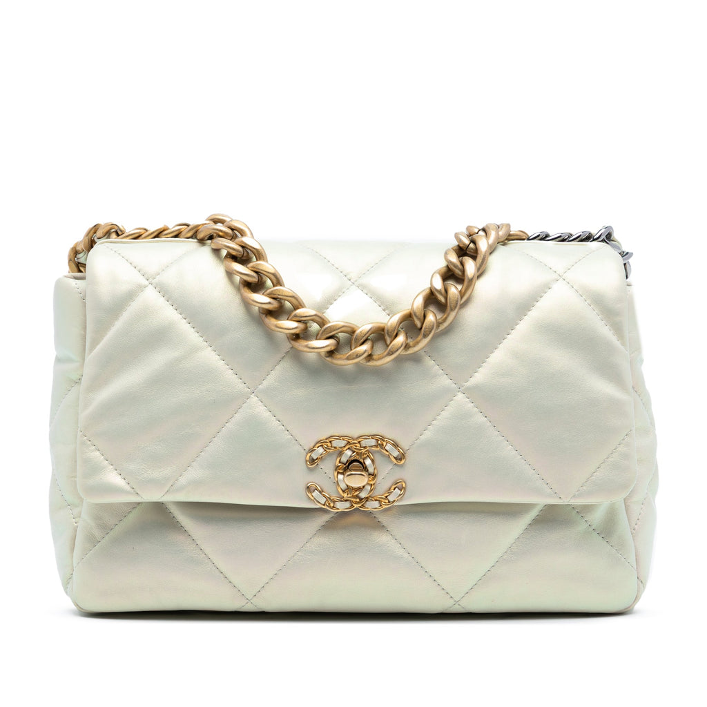 Chanel Large Iridescent Cuir d’agneau 19 à rabat