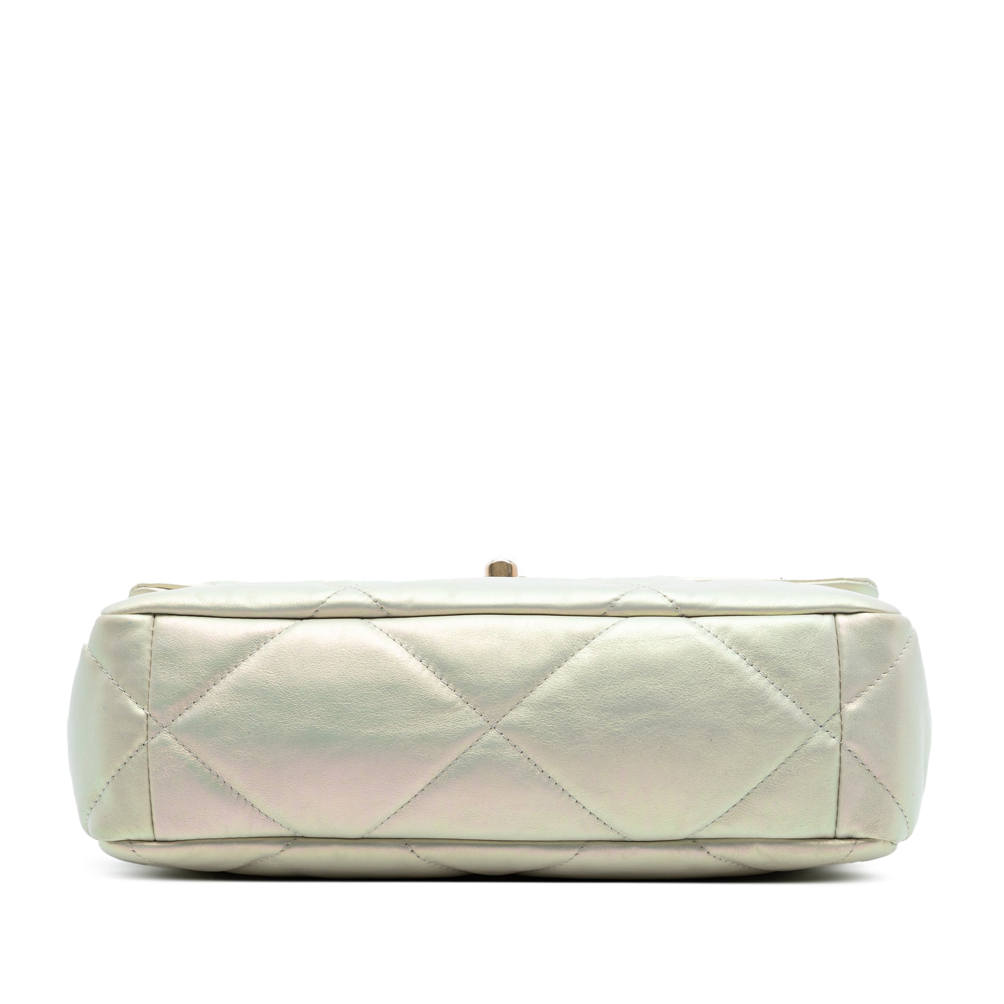 Chanel Large Iridescent Cuir d’agneau 19 à rabat