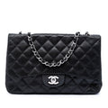 Chanel Jumbo Classic perforé Cuir d’agneau Simple rabat