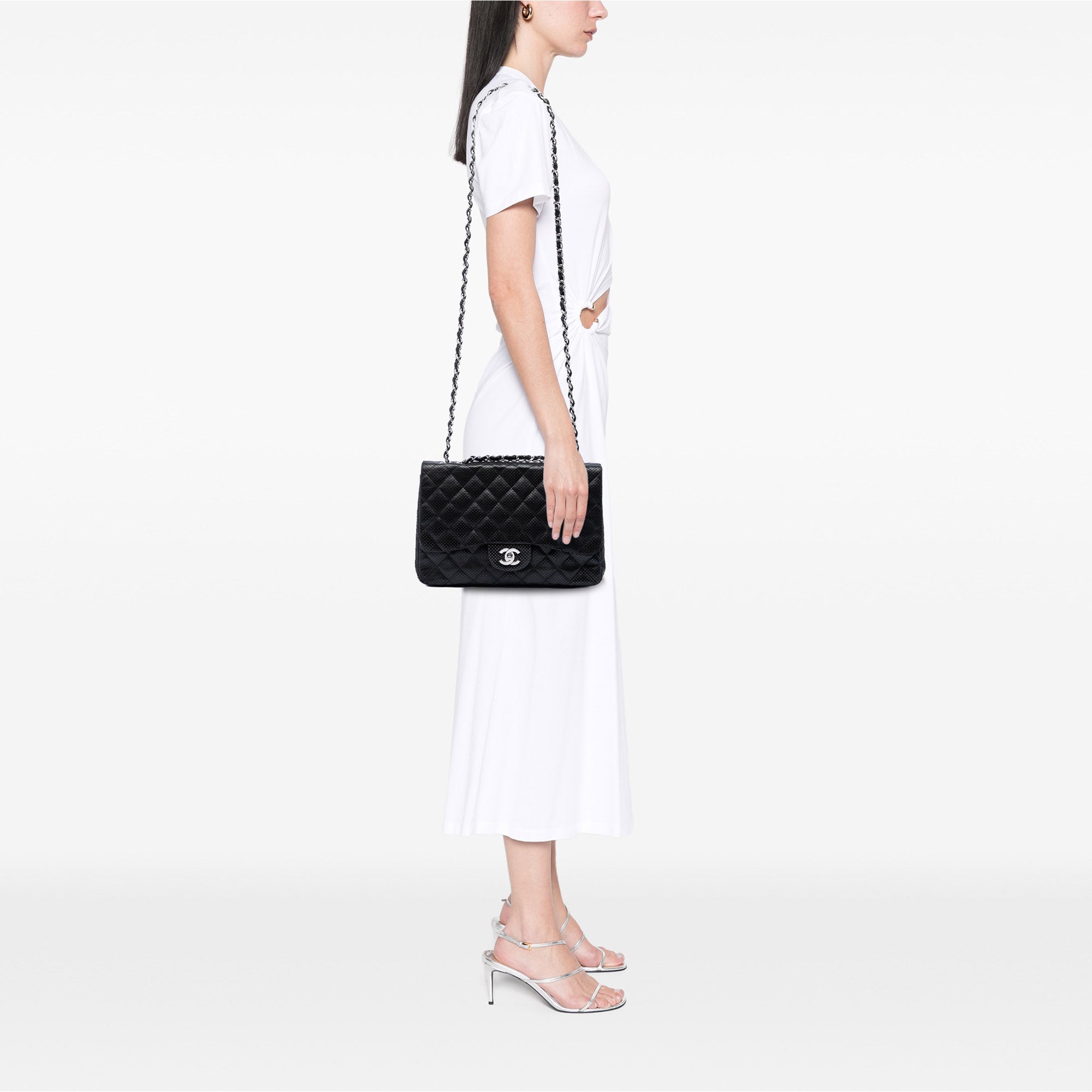 Chanel Jumbo Classic perforé Cuir d’agneau Simple rabat