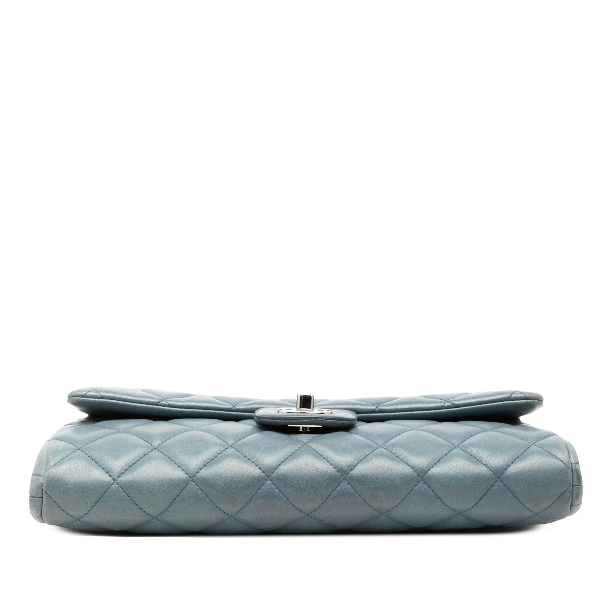 Chanel CC Matelassé Cuir d’agneau à rabat Pochette avec chaîne