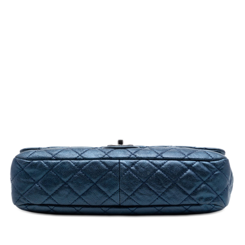 Chanel Jumbo Matelassé Iridescent Caviar Easy à rabat