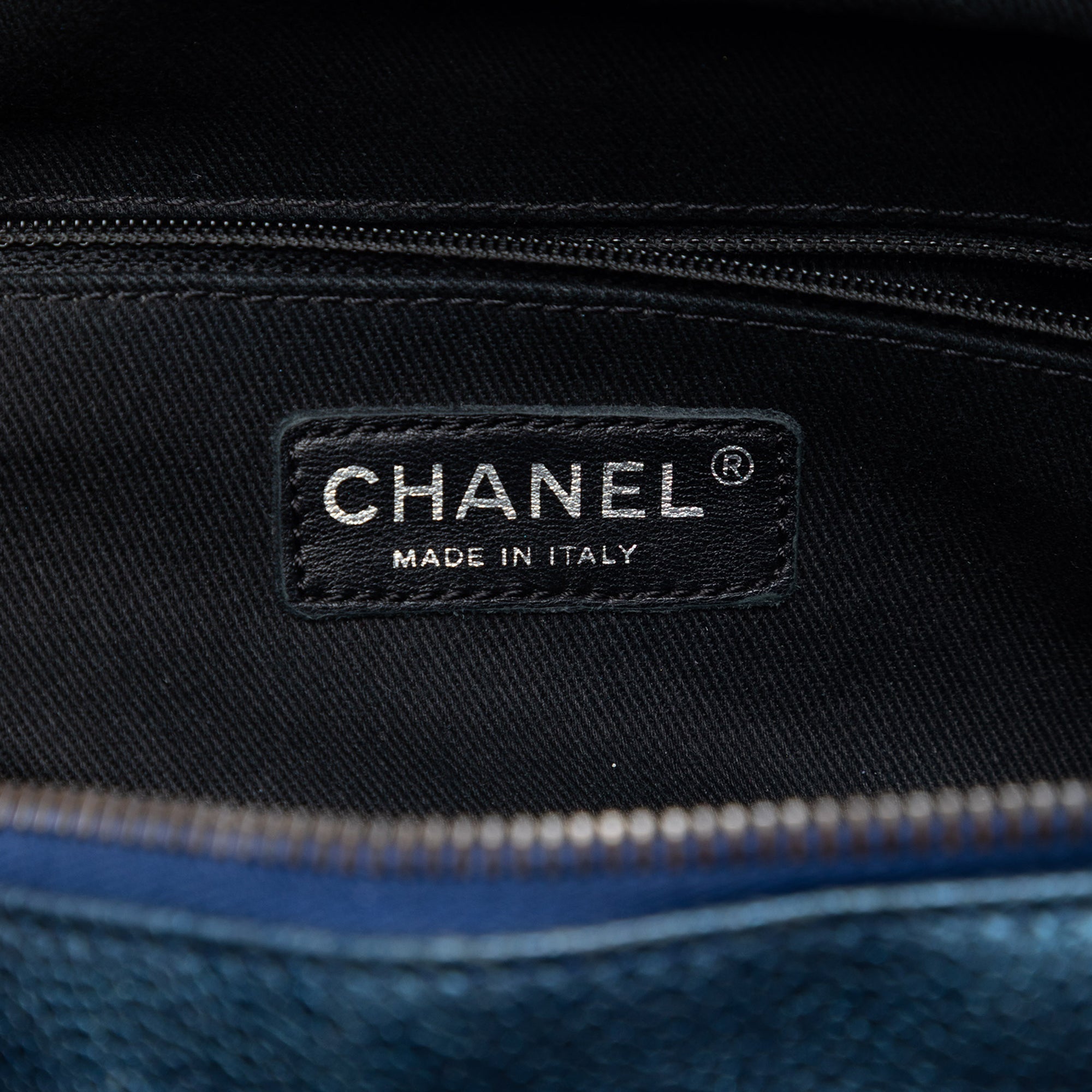 Chanel Jumbo Matelassé Iridescent Caviar Easy à rabat