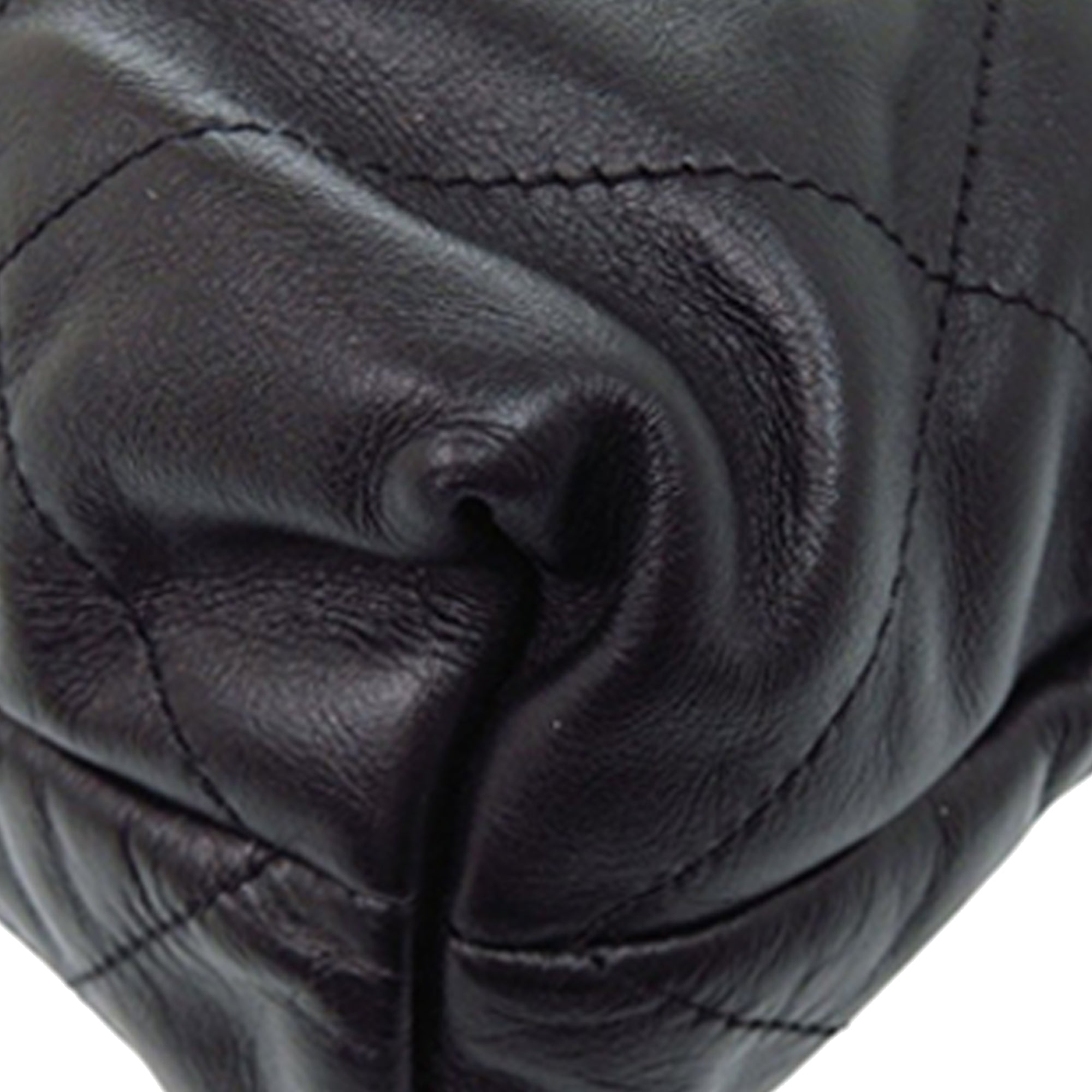 Chanel Small Matelassé brillant Cuir de veau 22 Sac à main