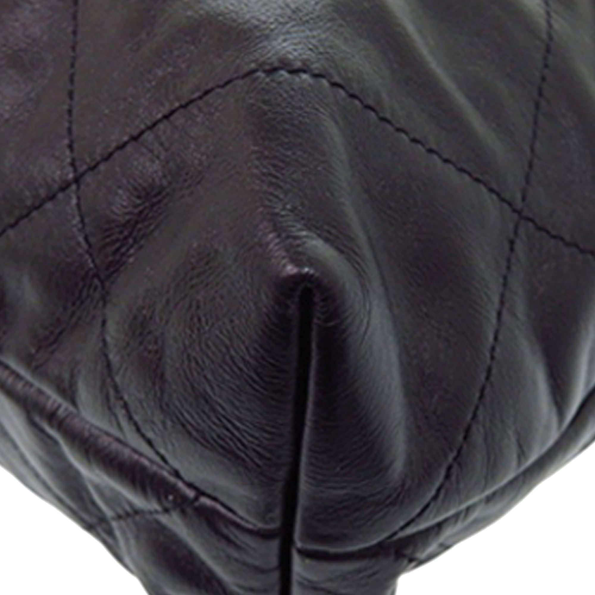 Chanel Small Matelassé brillant Cuir de veau 22 Sac à main