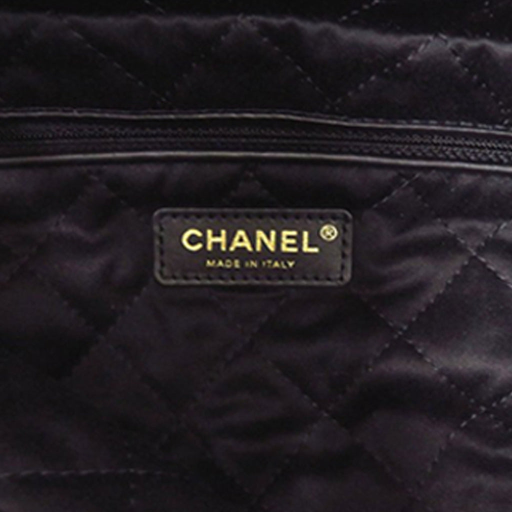 Chanel Small Matelassé brillant Cuir de veau 22 Sac à main