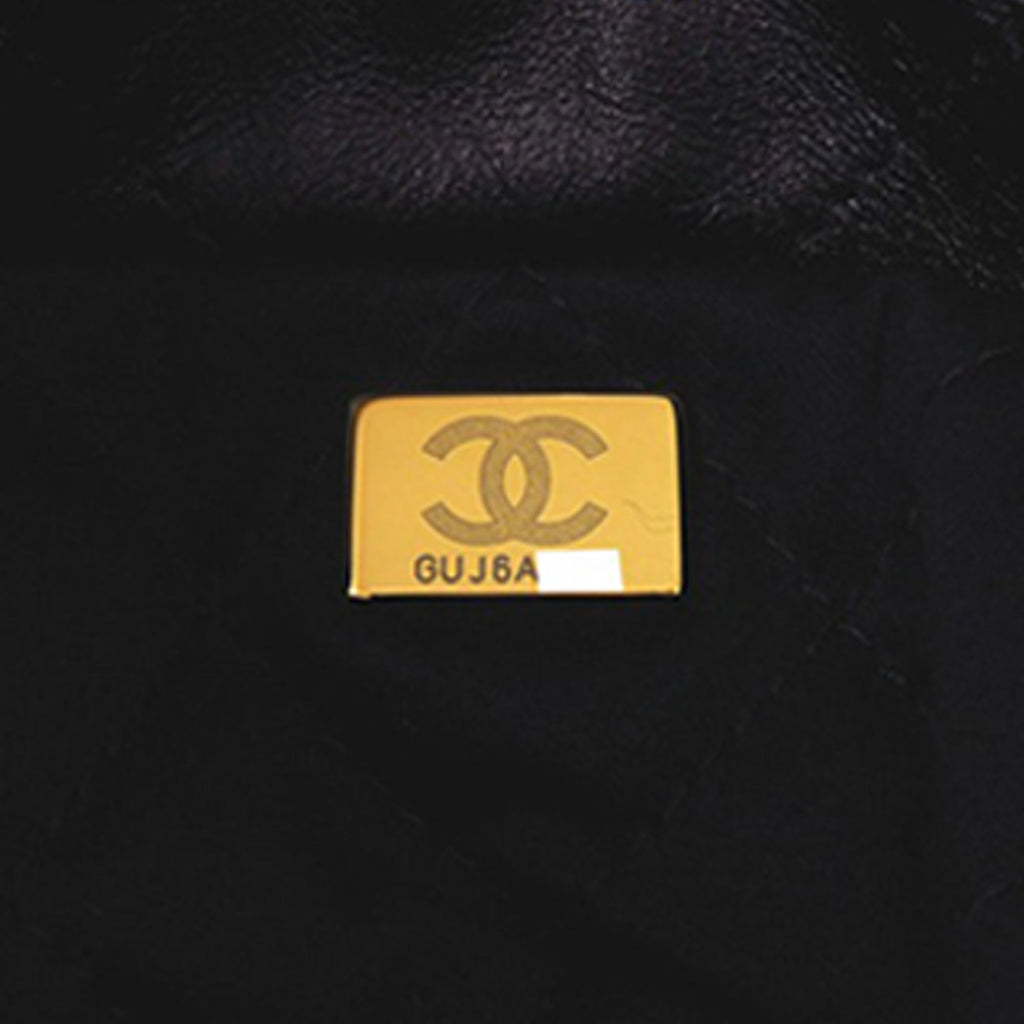 Chanel Small Matelassé brillant Cuir de veau 22 Sac à main