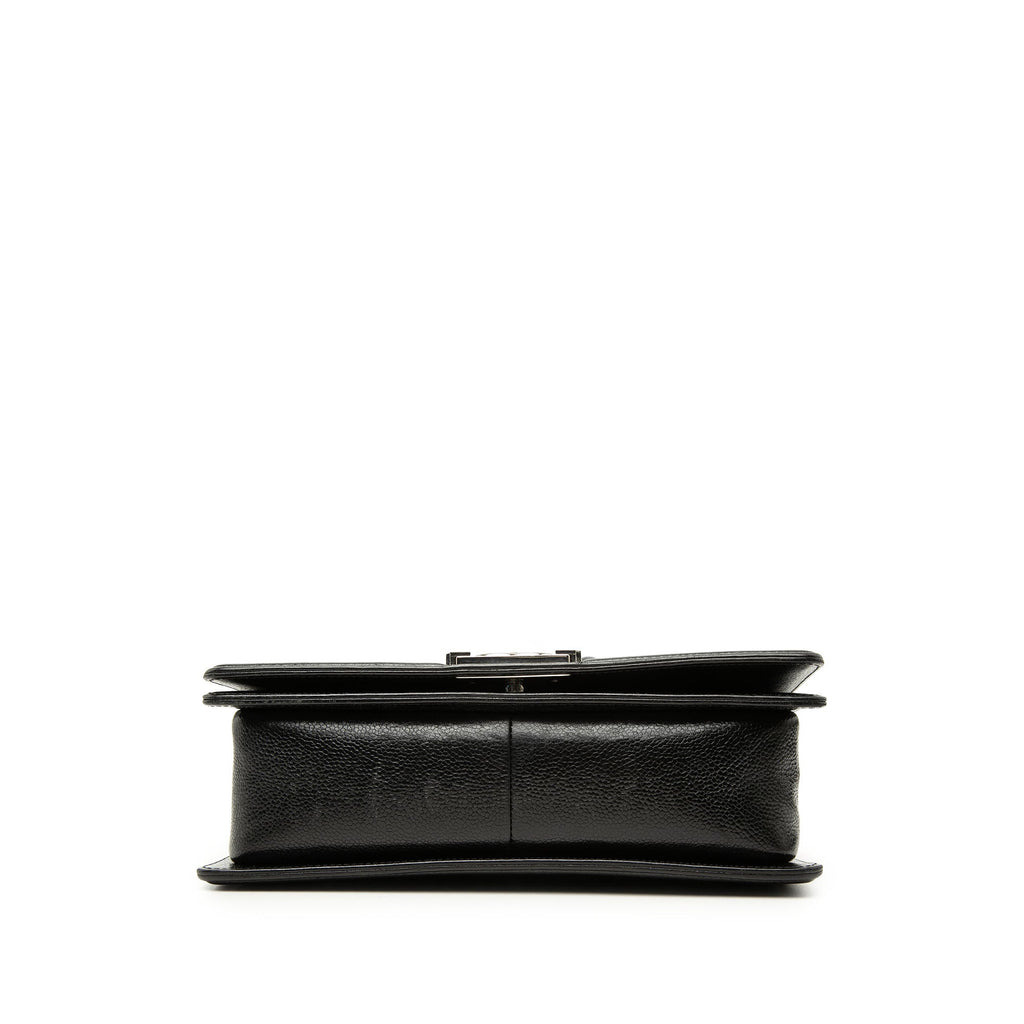Chanel Old Medium Chevron Caviar Boy à rabat