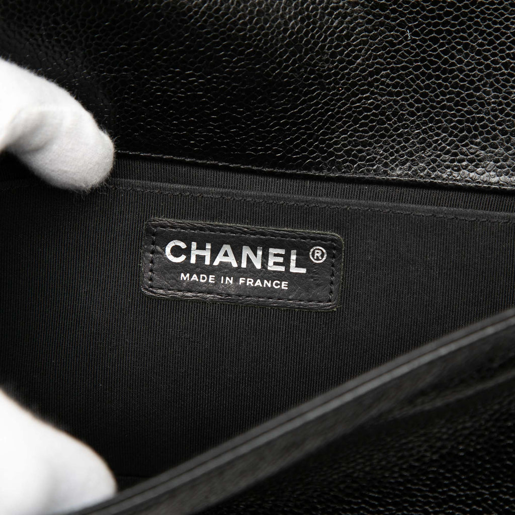 Chanel Old Medium Chevron Caviar Boy à rabat