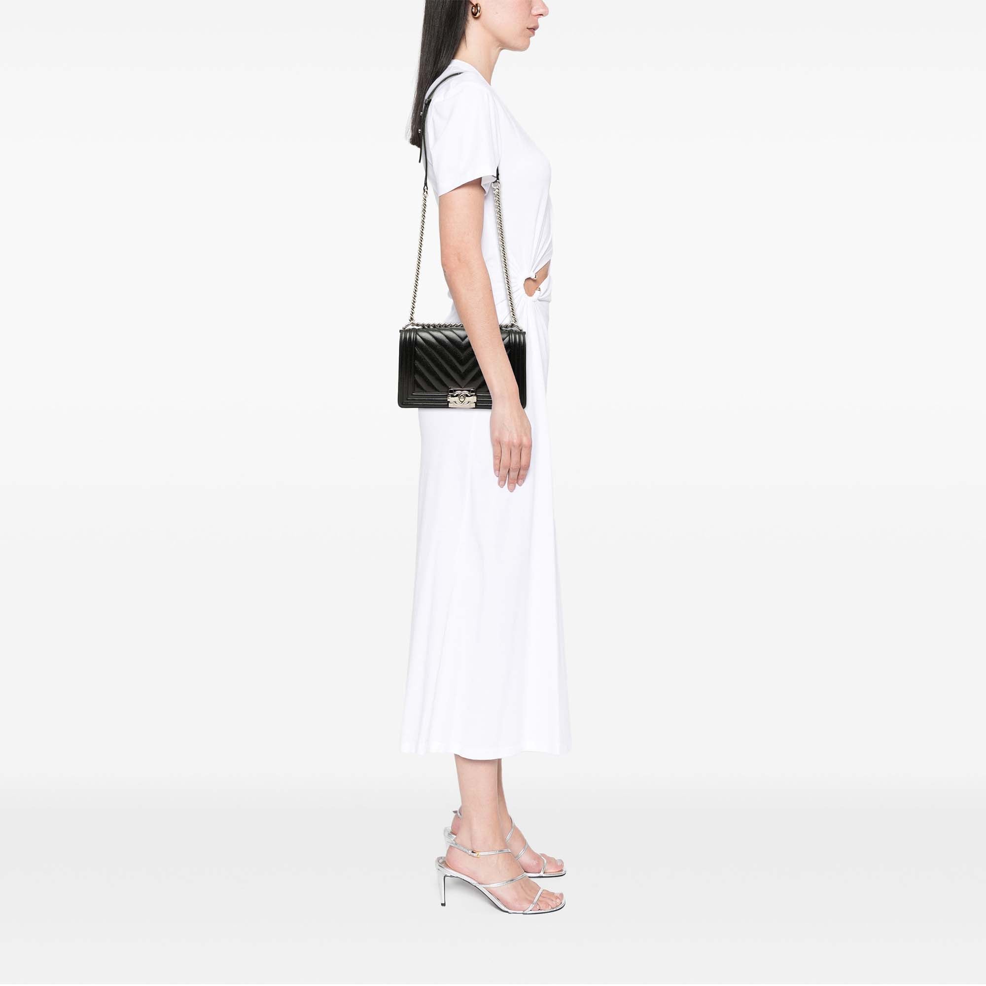 Chanel Old Medium Chevron Caviar Boy à rabat