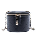 Chanel Matelassé Cuir d’agneau Chain et Charm Vanity