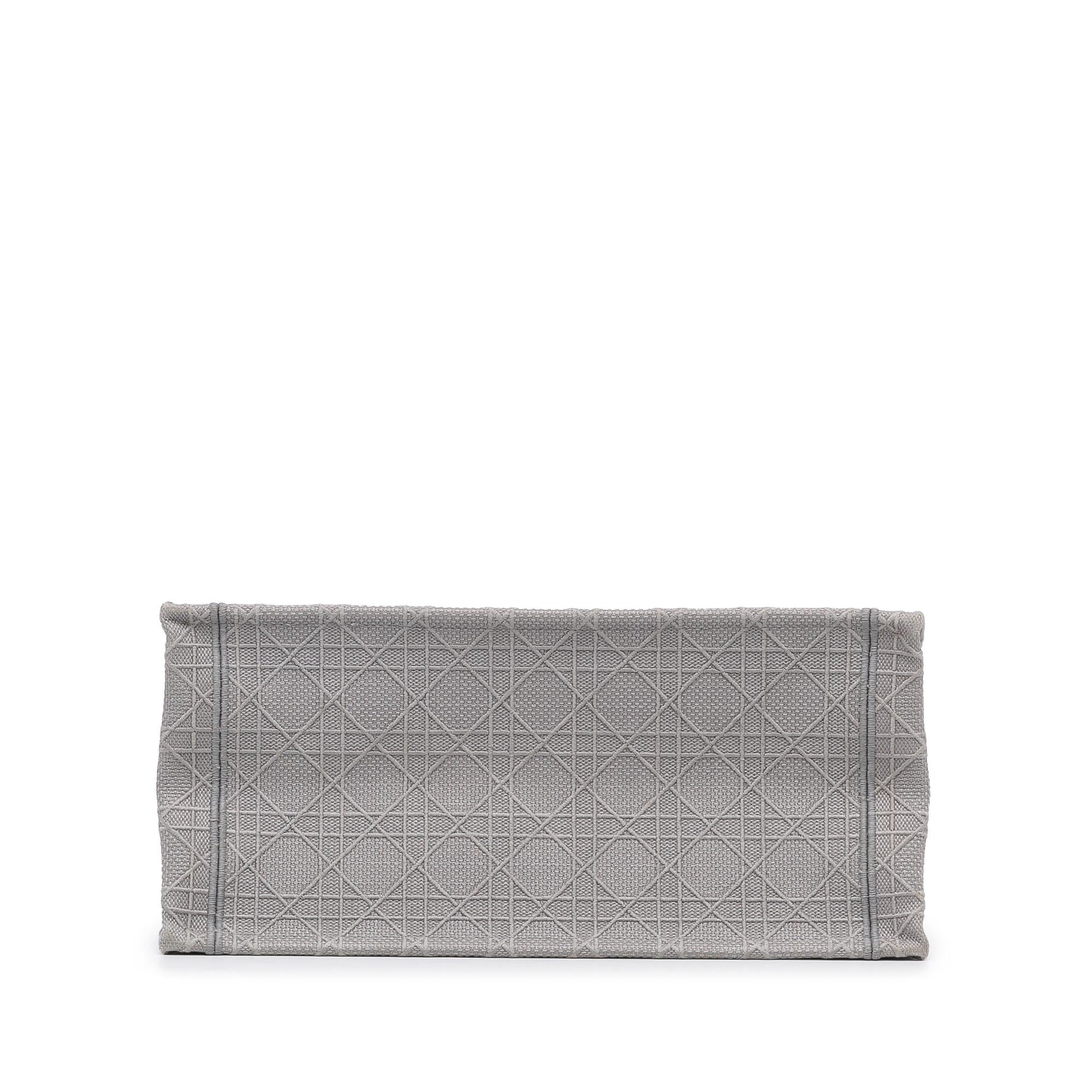 Dior Medium Cannage brodé Book Cabas