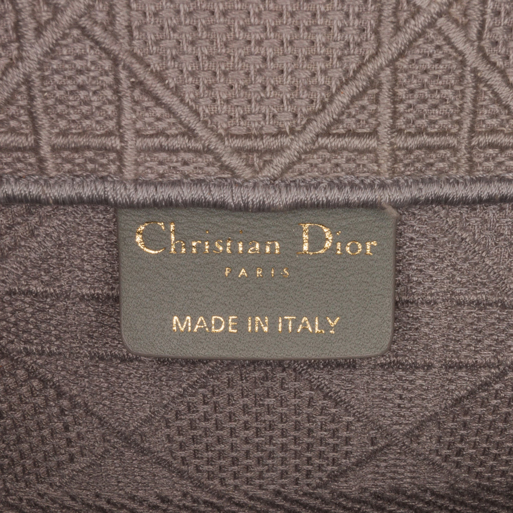 Dior Medium Cannage brodé Book Cabas