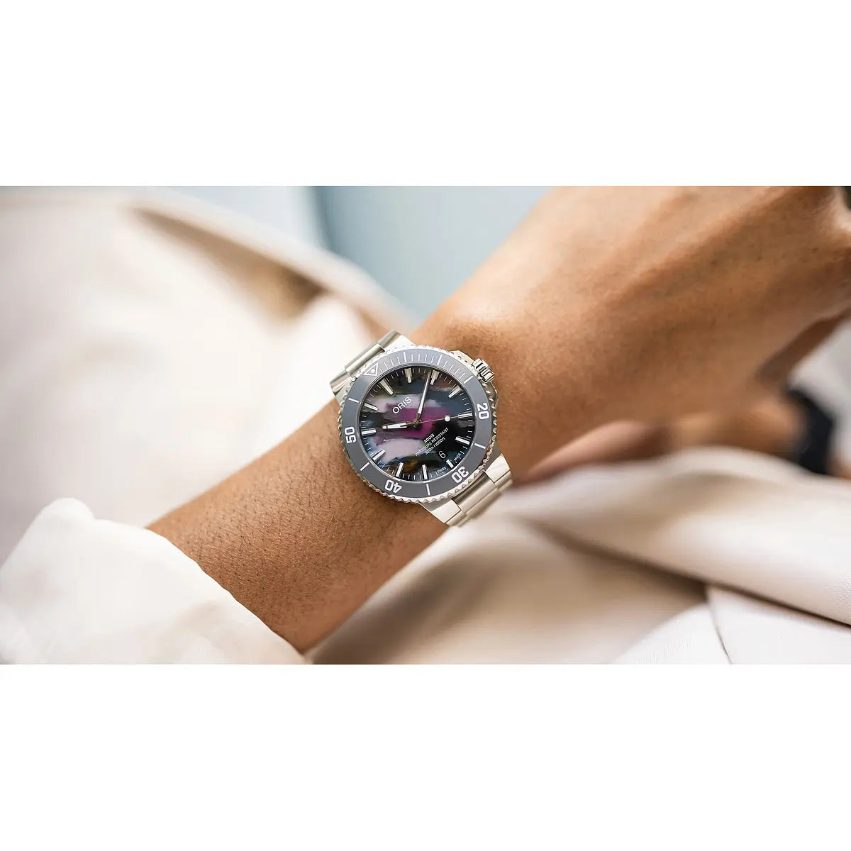 Oris Aquis Date Upcycle Multicolor 01 733 7787 4150-07 8 22 04Peb
