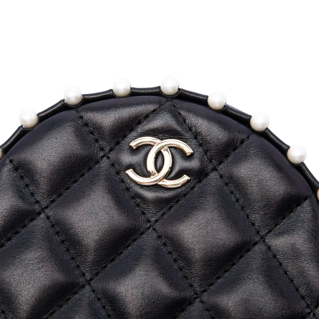Chanel Matelassé Cuir de veau Perle clouté Rond Pochette avec chaîne
