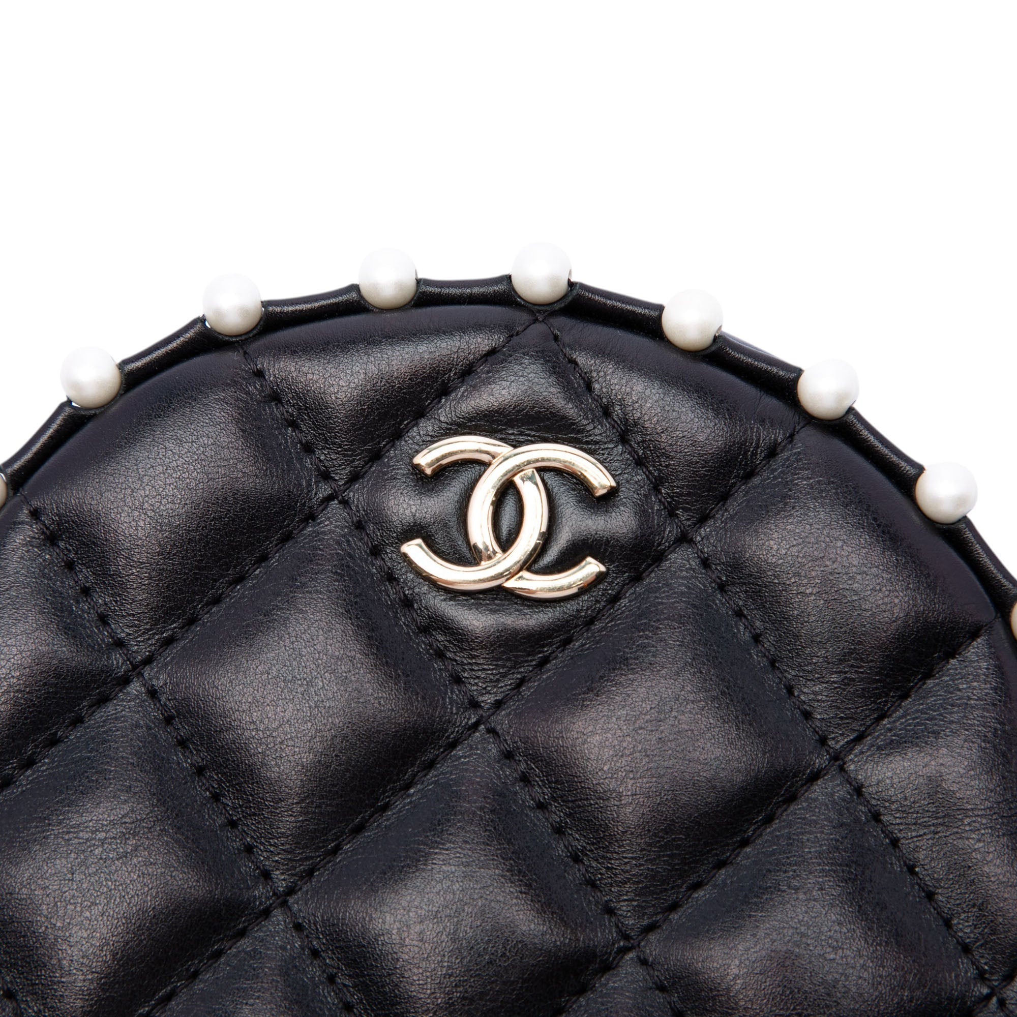 Chanel Matelassé Cuir de veau Perle clouté Rond Pochette avec chaîne