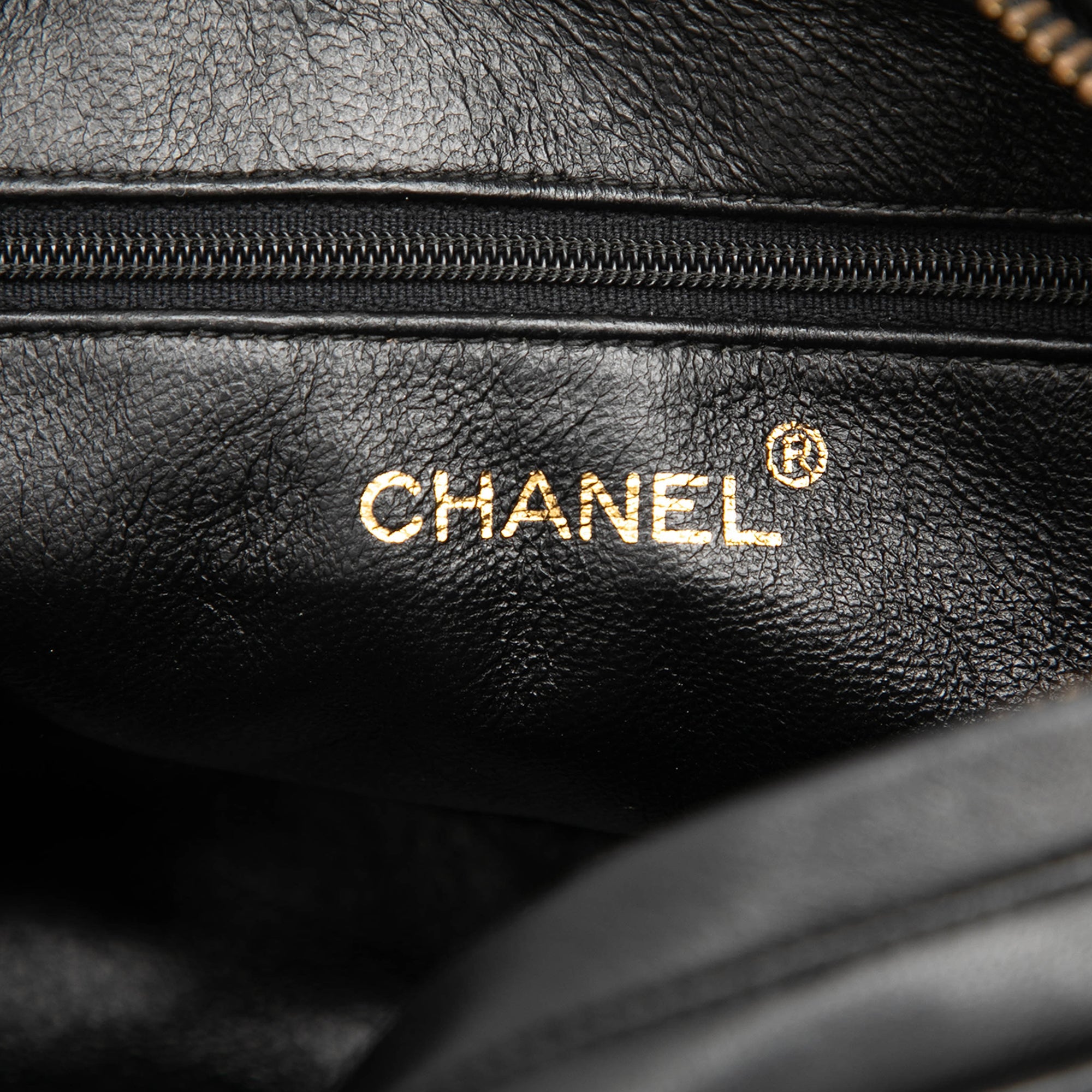 Chanel CC Matelassé Cuir d’agneau Pompon Sac caméra