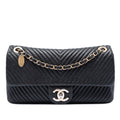 Chanel Medium Chevron Wrinkled Cuir de veau Medallion Charm à rabat