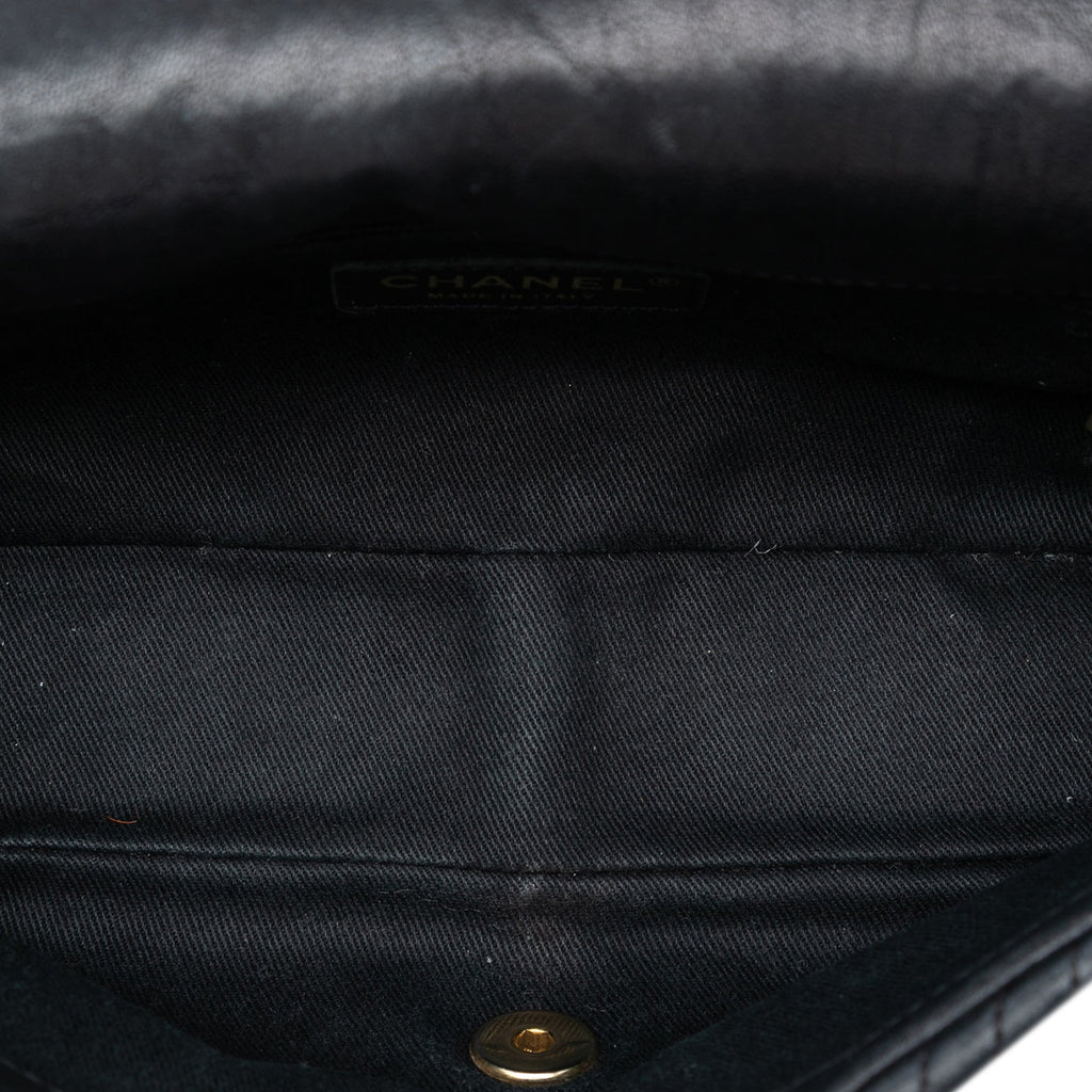 Chanel Medium Chevron Wrinkled Cuir de veau Medallion Charm à rabat