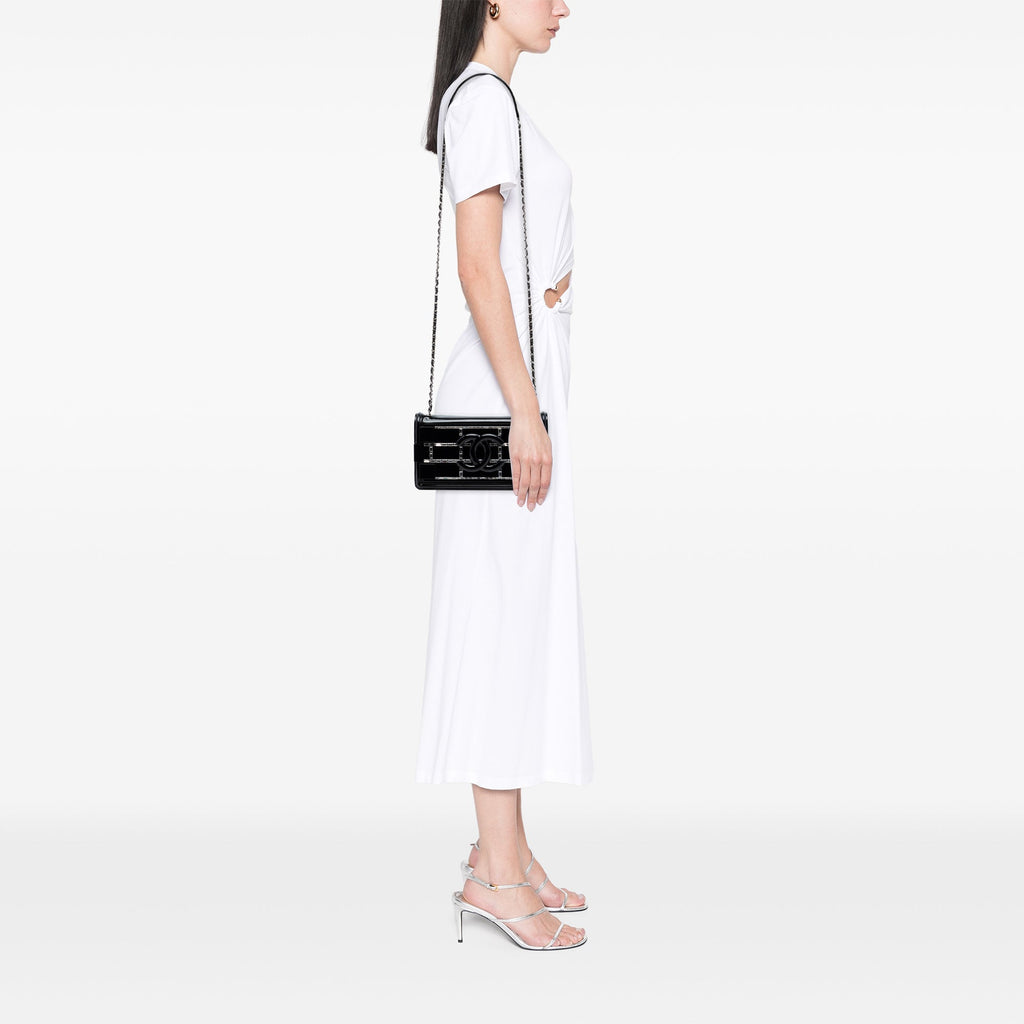 Chanel Cuir verni et Acrylic Cristal Embellished Boy Brick Horizontal à rabat