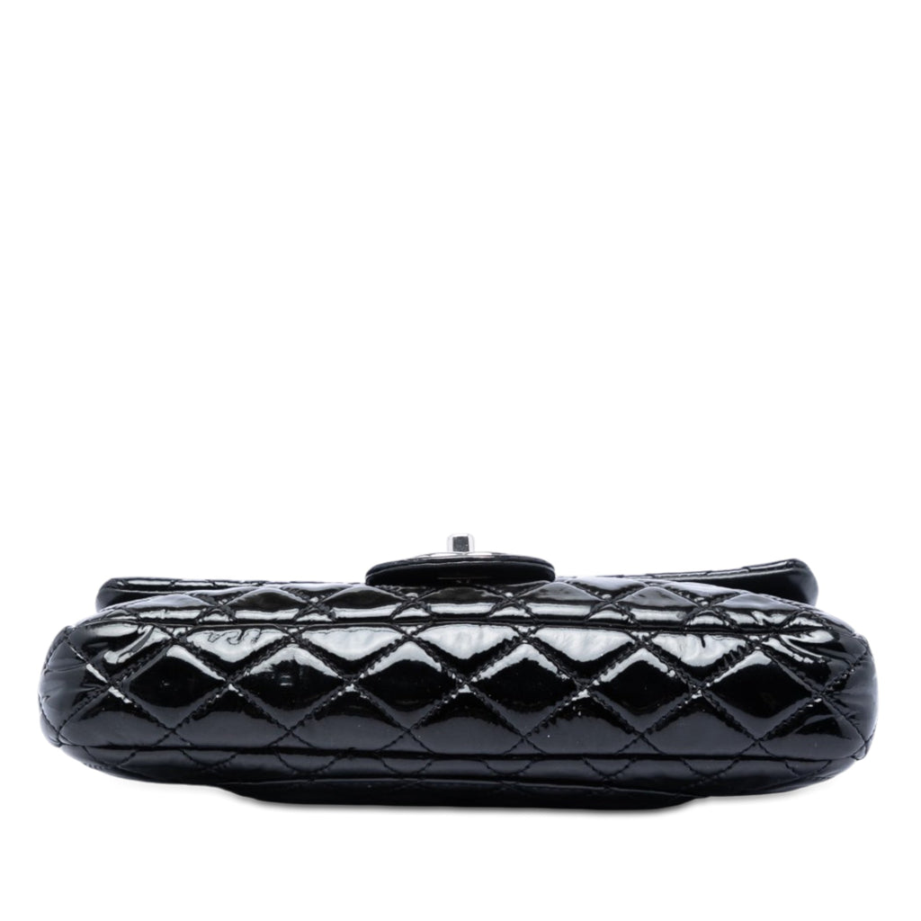 Chanel Matelassé Cuir verni East West Simple rabat