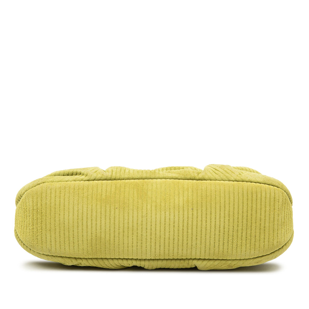 Fendi Small embossé Daim Peekaboo Click Pochette avec chaîne