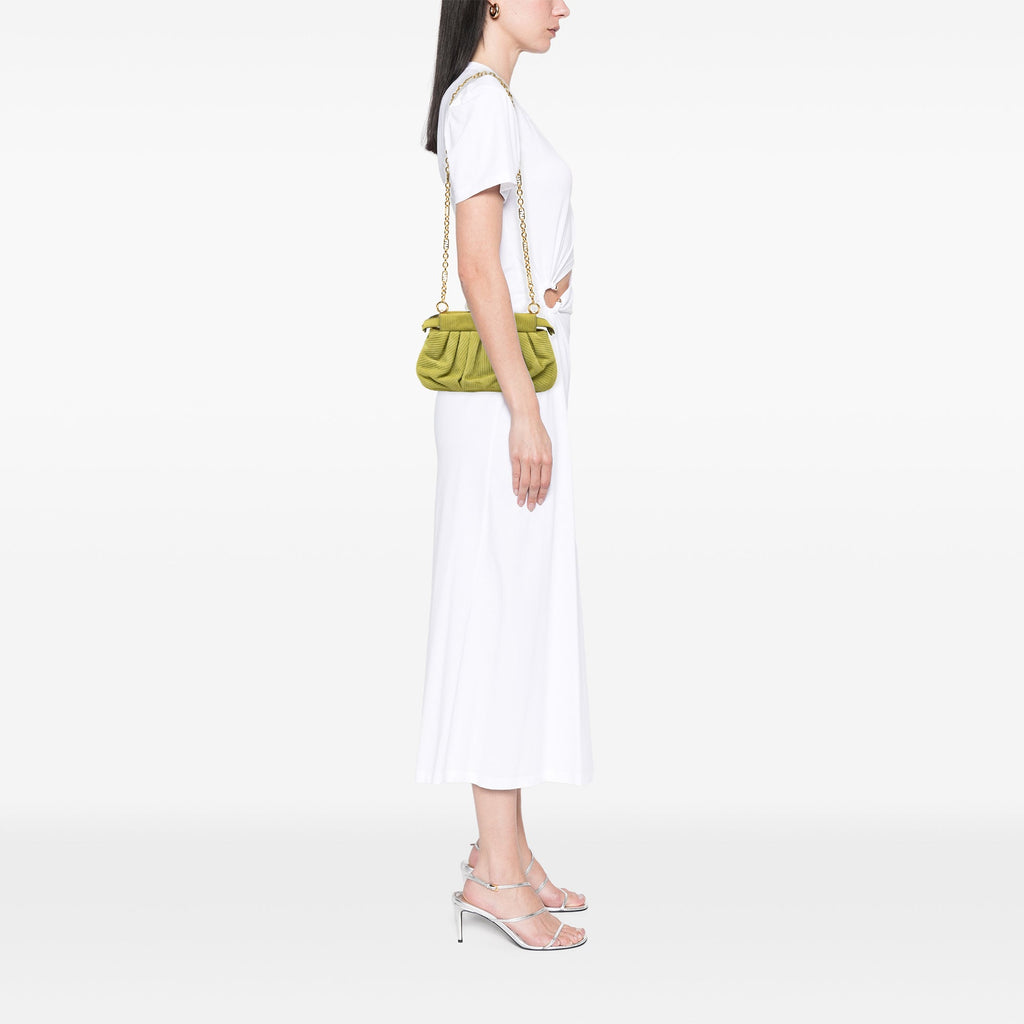 Fendi Small embossé Daim Peekaboo Click Pochette avec chaîne