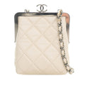 Chanel CC Matelassé Acrylic et Cuir d’agneau Evening Pochette avec chaîne