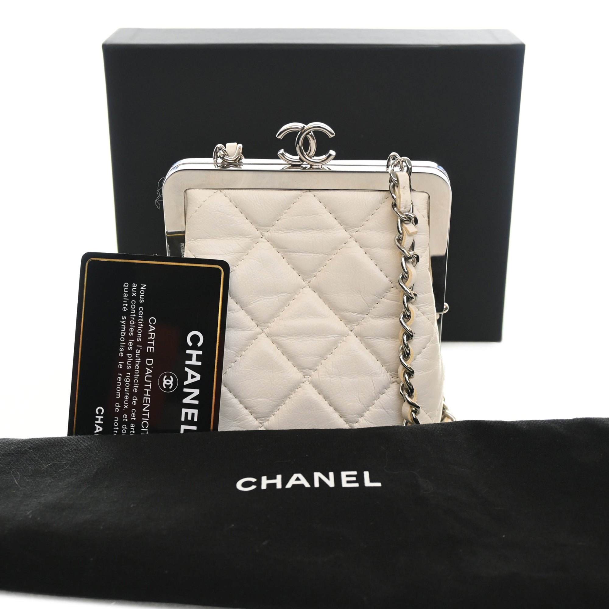 Chanel CC Matelassé Acrylic et Cuir d’agneau Evening Pochette avec chaîne