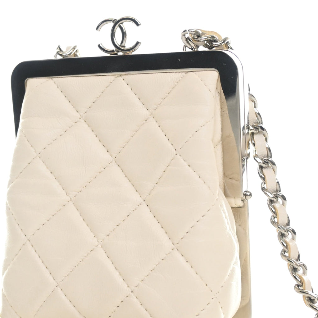 Chanel CC Matelassé Acrylic et Cuir d’agneau Evening Pochette avec chaîne