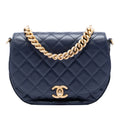 Chanel CC Matelassé Cuir d’agneau Chain Handle Half Moon à rabat