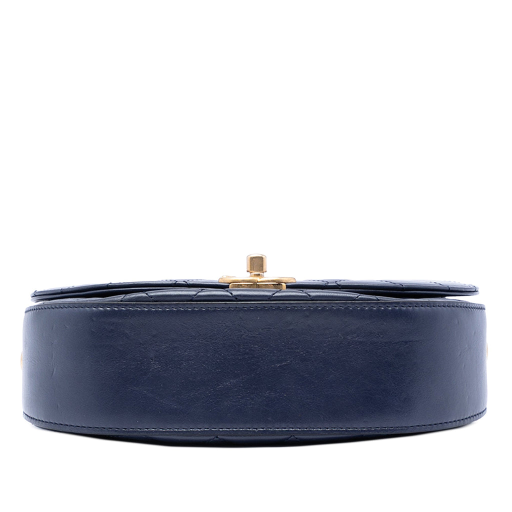 Chanel CC Matelassé Cuir d’agneau Chain Handle Half Moon à rabat