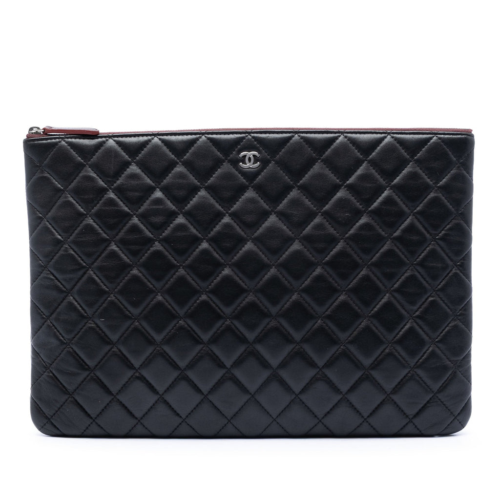 Chanel Large Matelassé Cuir d’agneau O Étui Pochette