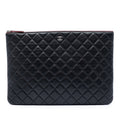 Chanel Large Matelassé Cuir d’agneau O Étui Pochette