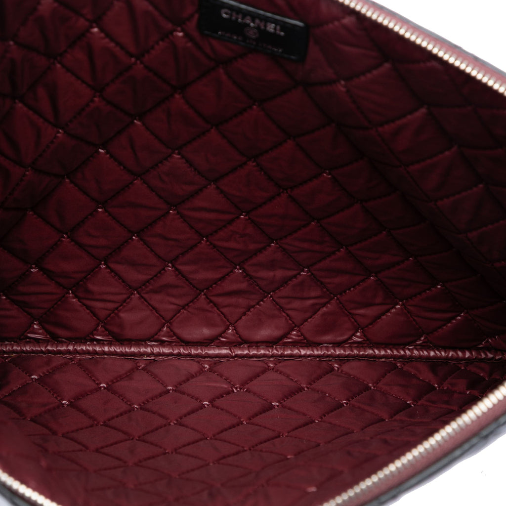 Chanel Large Matelassé Cuir d’agneau O Étui Pochette