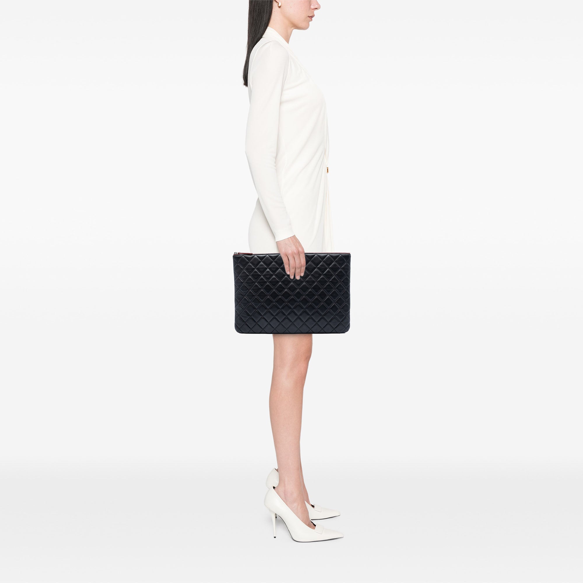 Chanel Large Matelassé Cuir d’agneau O Étui Pochette