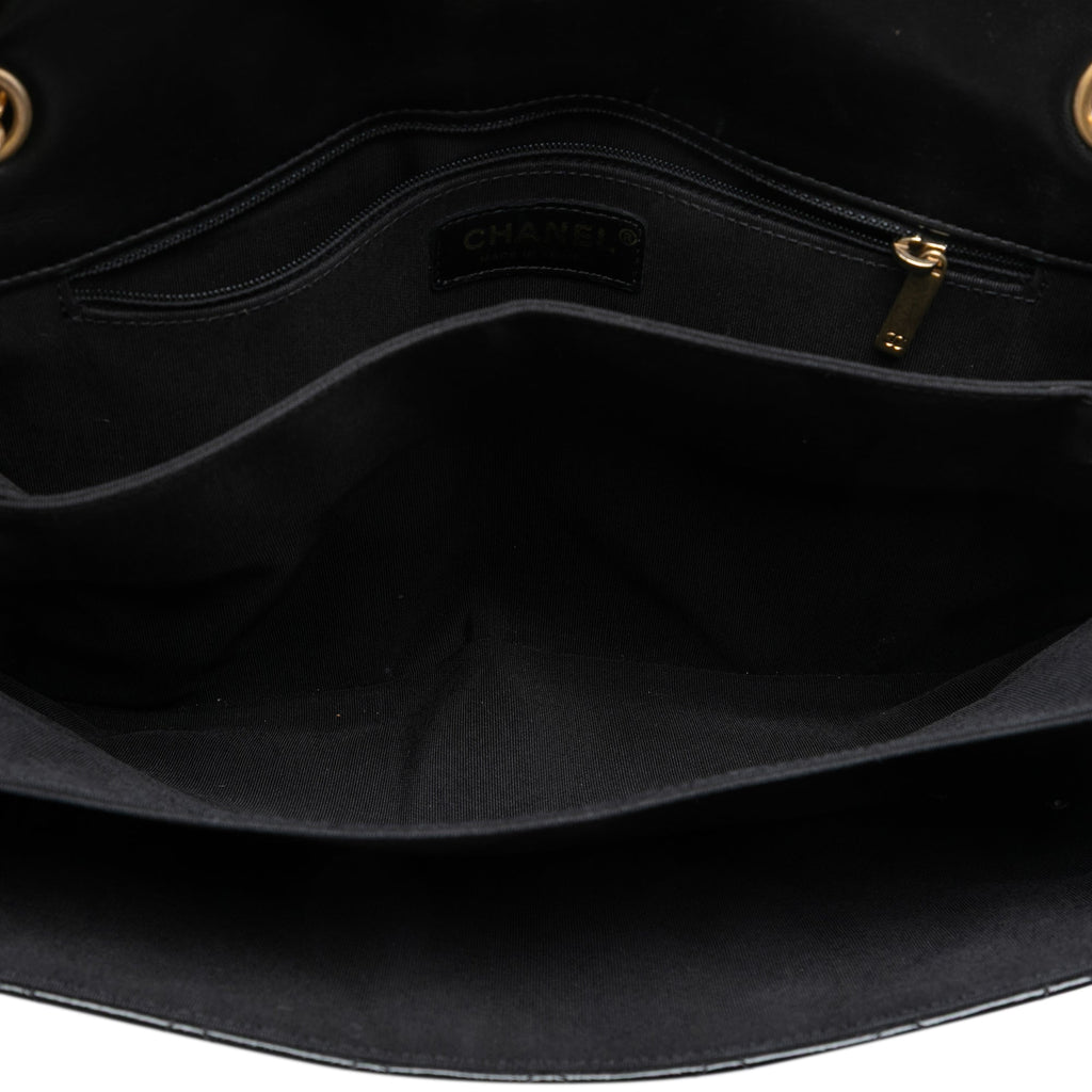 Chanel Matelassé froissé Cuir verni Pagoda Accordion à rabat